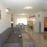 Apartamento Maslina Ii *