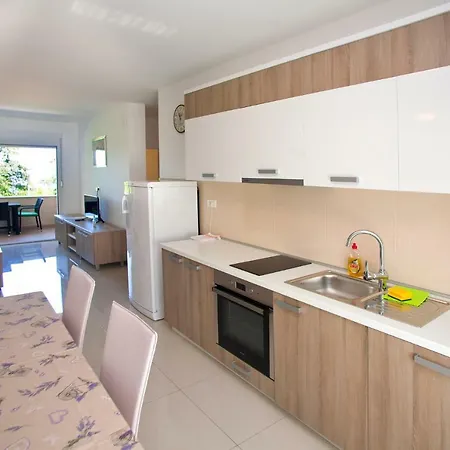 Apartment Maslina Ii