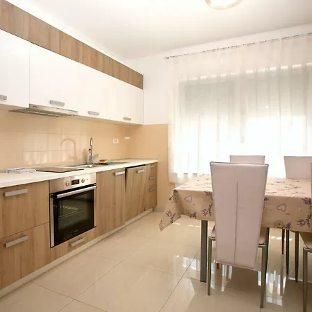 Apartment Maslina Ii *