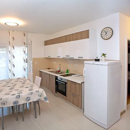 Maslina Ii Apartment Njivice